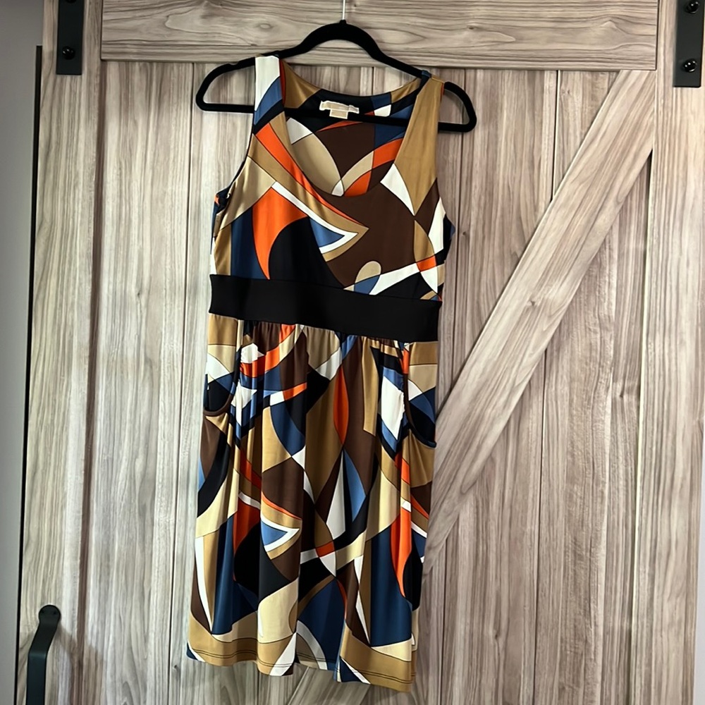 Michael Kors dress with Pockets! Cute summer dress with a flattering black waist